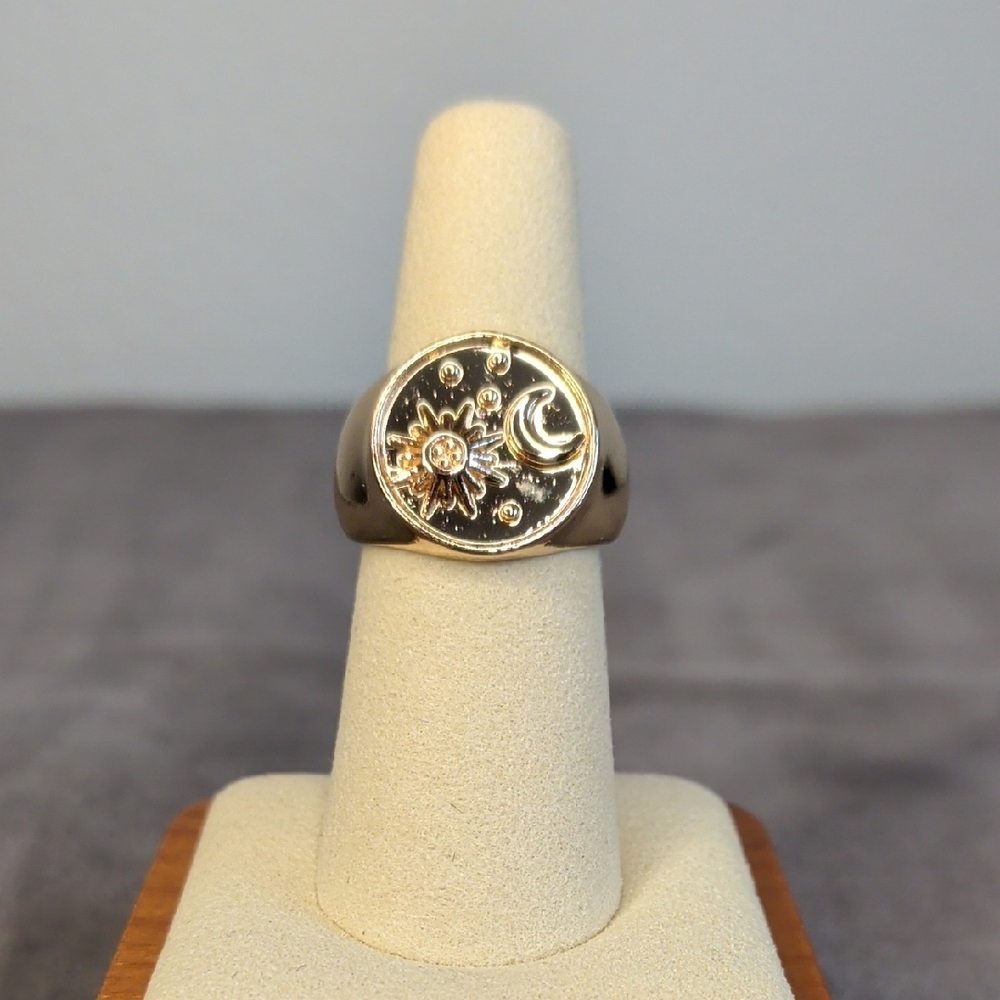 Gold Sun & Moon Signet Ring - Size 7